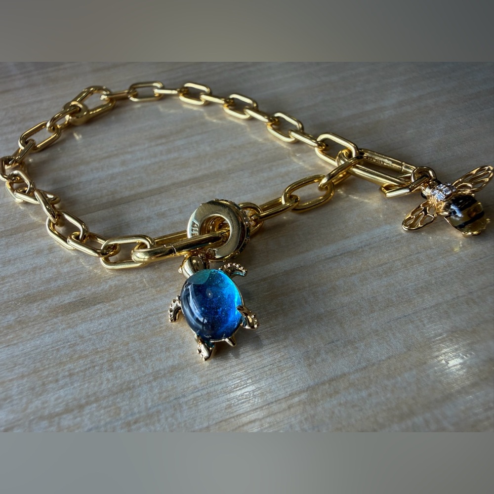 ✨ Authentic Pandora 8” Gold‎ Link Charm Bracelet w/ Bee & Turtle Charms 💛
